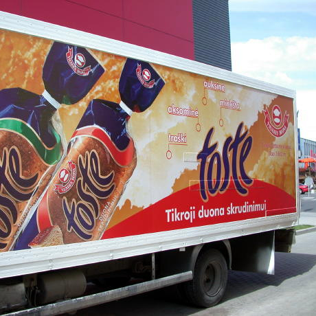 Reklama ant transporto - automobilio apklijavimas „foto plėvele“ ir reklaminiai lipdukai